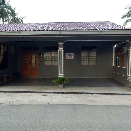 Aiman Homestay Marang Bagian luar foto